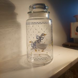 Glass canister- vintage Anchor Hocking duck pattern